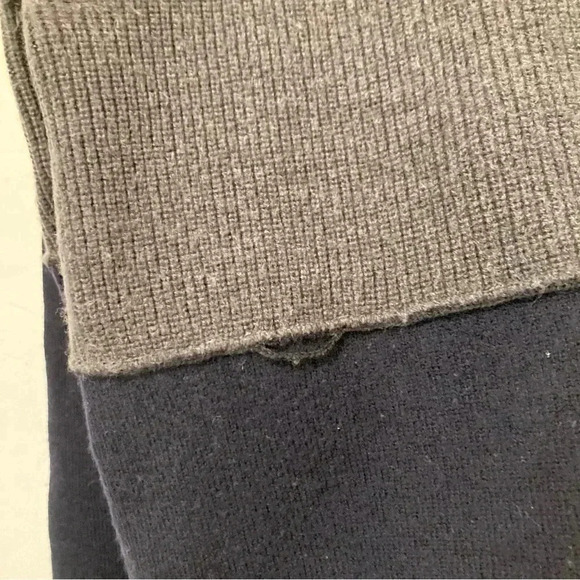 Vince. Women’s Size XL 100% Wool Popover V-Neck Pullover Sweater Gray/Navy - Picture 3 of 10